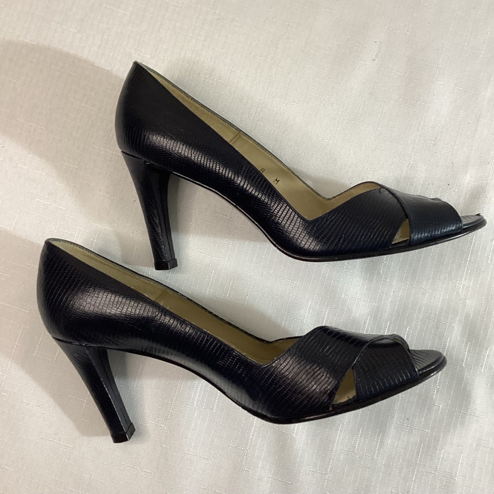 Etienne Aigner Women’s Navy Embossed Leather Peep Toe Heels Size 8 - Picture 8 of 14